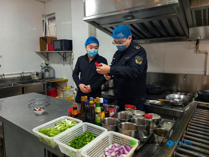 甘州区南街市场监管所开展网络餐饮服务食品安全专项检查，守护群众“舌尖上的安全”